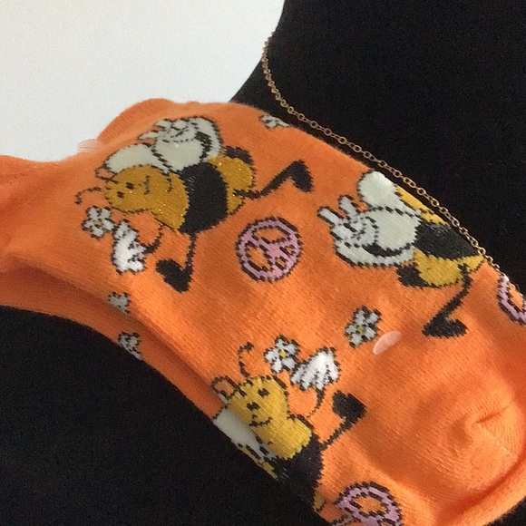 Bee Pattern Socks with Gold Heart Bee 🐝 - Picture 8 of 8